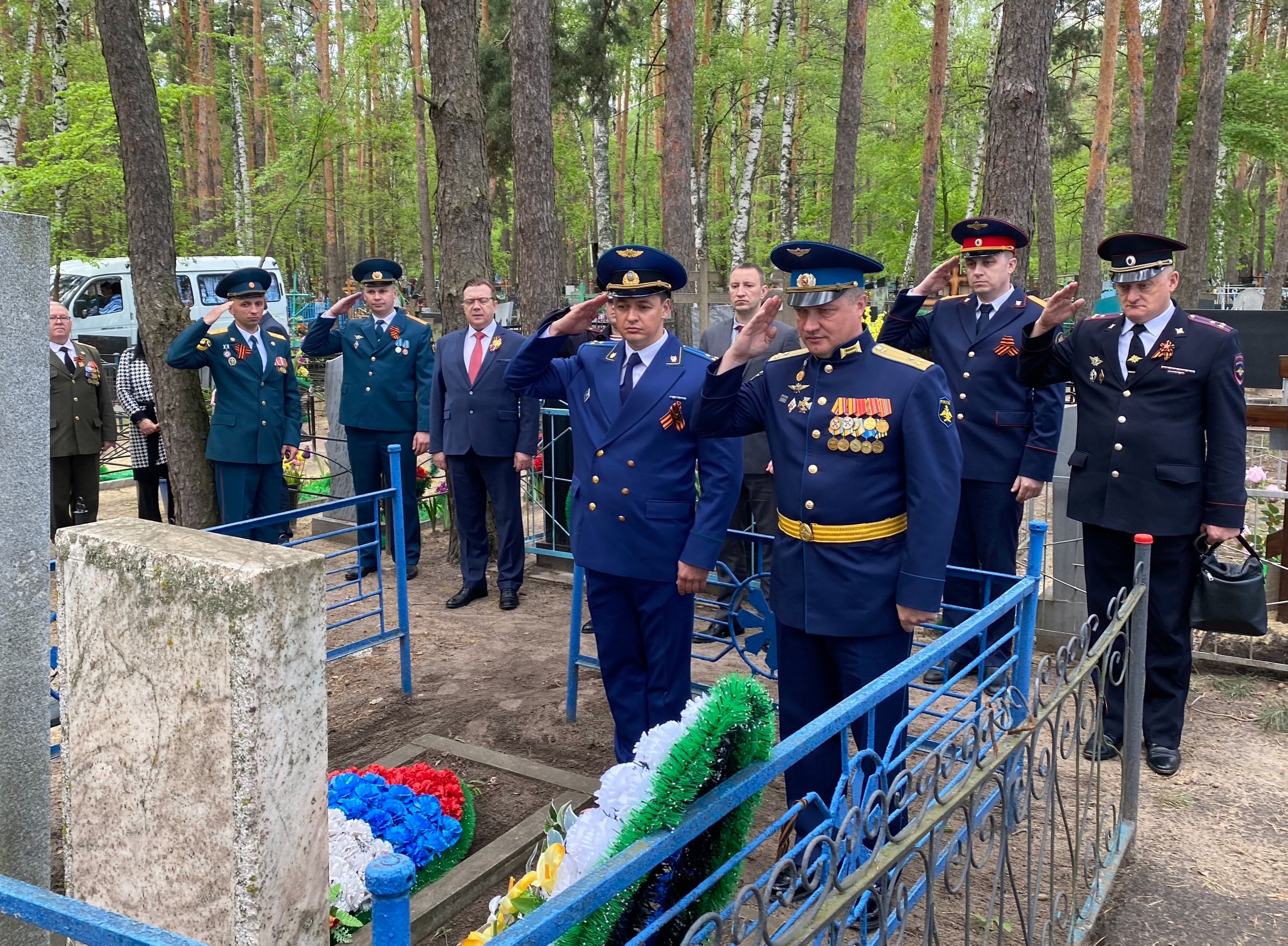 Возложение цветов и венков.