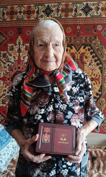 Вручение Почетного знака ветеранам. Вручение Почетного знака ветеранам.