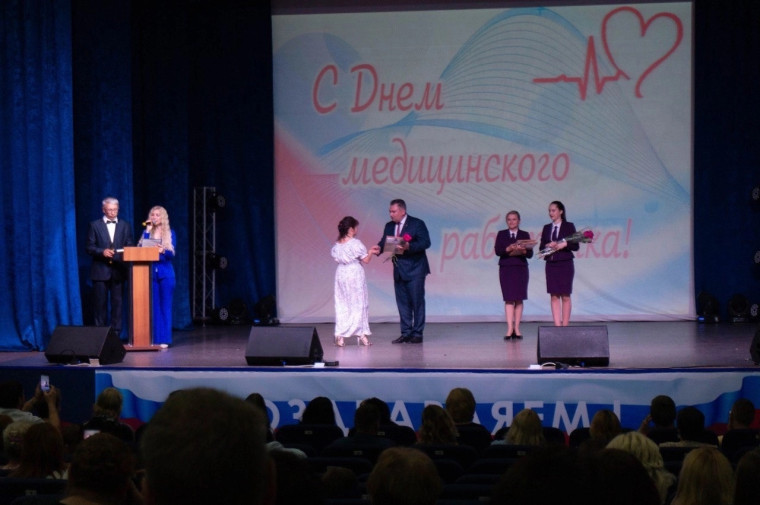 ЧЕСТВОВАНИЕ МЕДИЦИНСКИХ РАБОТНИКОВ. ЧЕСТВОВАНИЕ МЕДИЦИНСКИХ РАБОТНИКОВ.