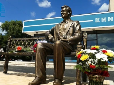 Памятник Н.Н. Рыбникову.